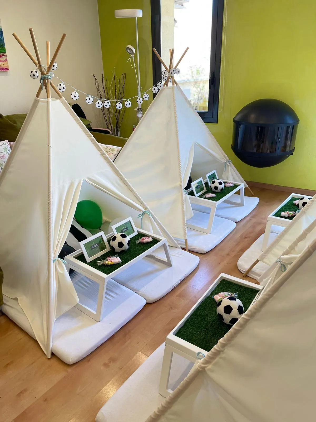 Tipi amb temàtica de futbol – muntatge 1