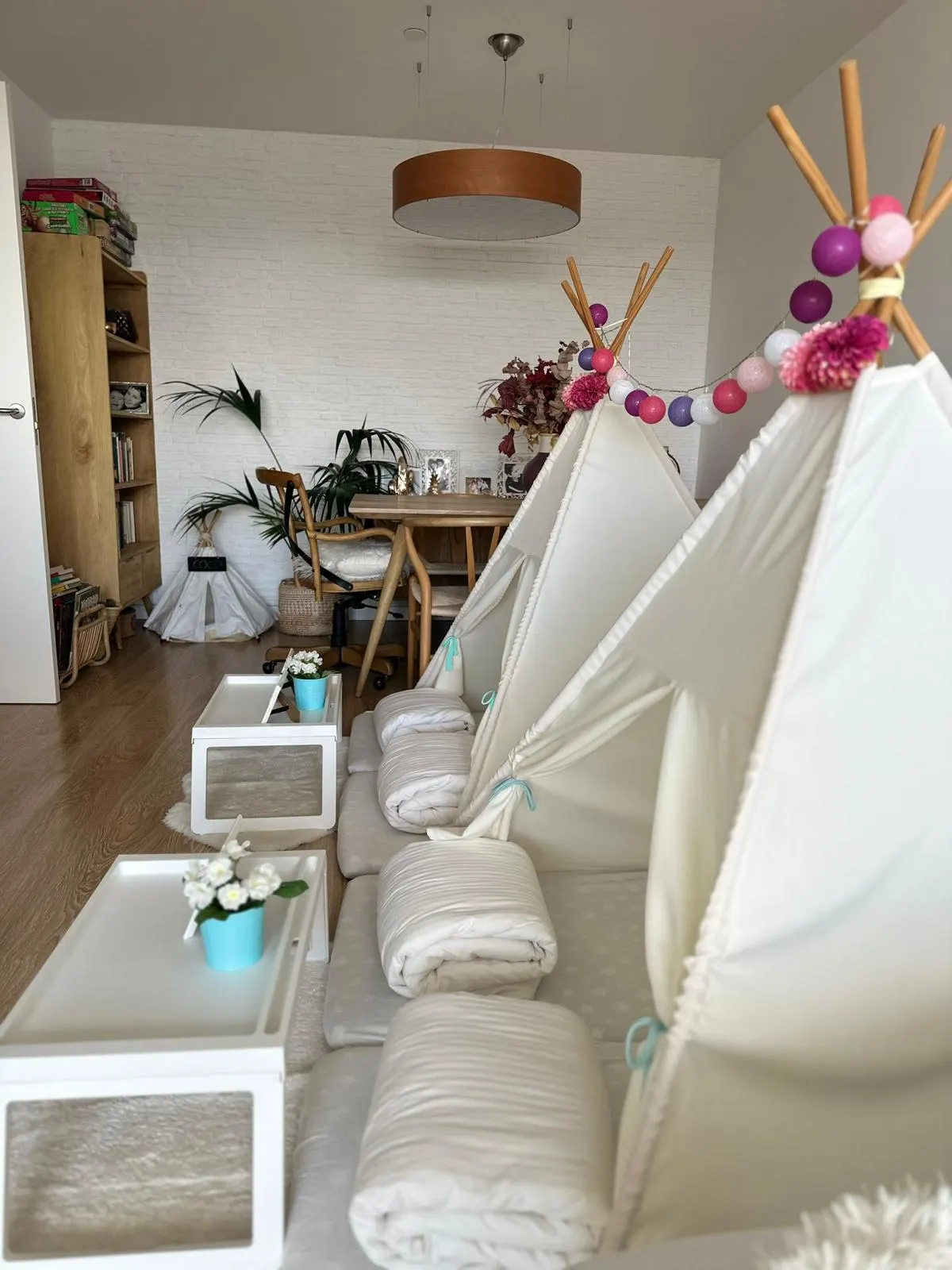 Muntatge de tipis per a una festa – muntatge 9