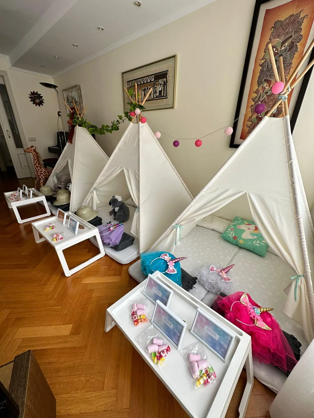 Muntatge de tipis per a una festa – muntatge 10