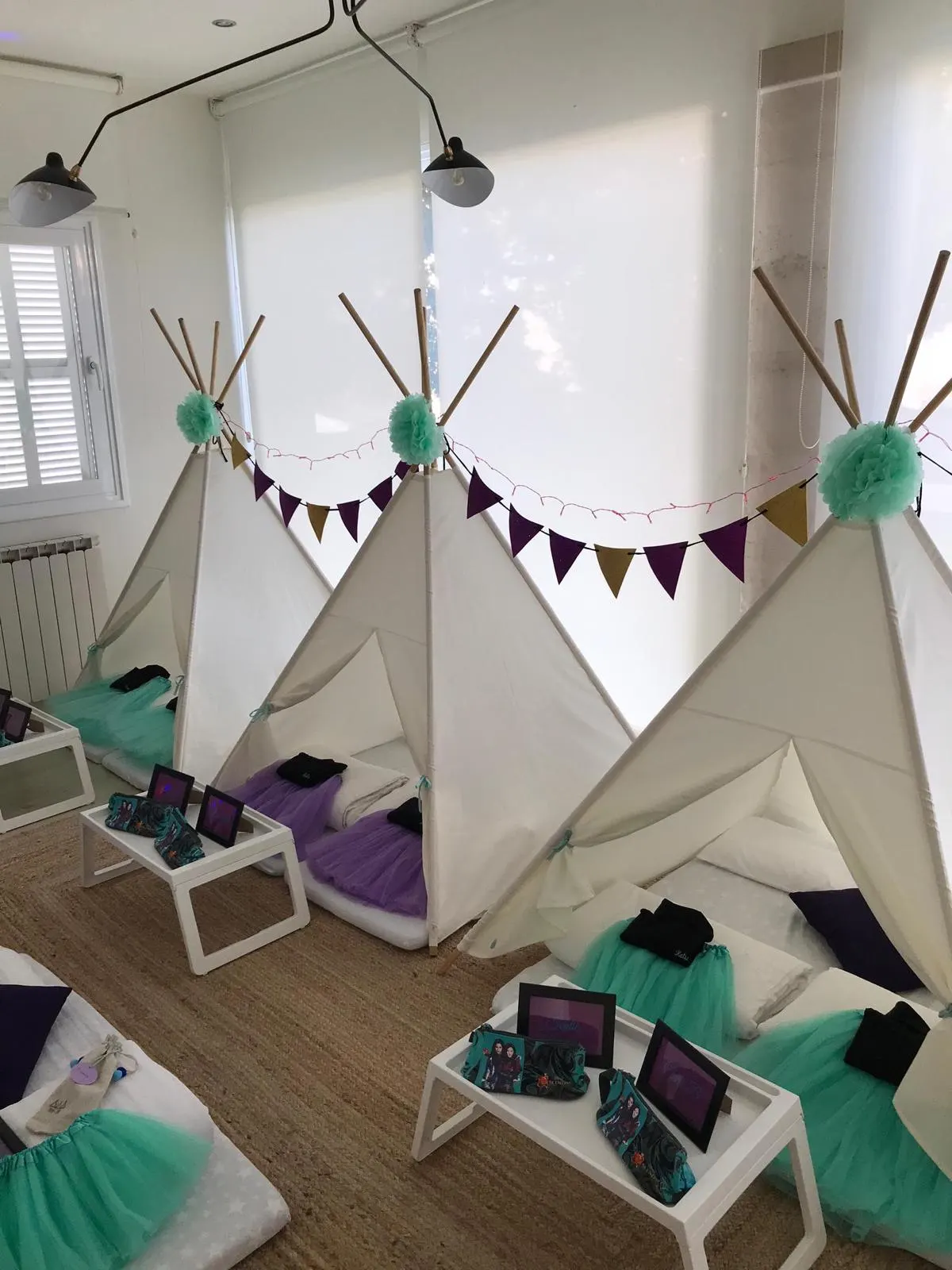 Muntatge de tipis per a una festa – muntatge 11
