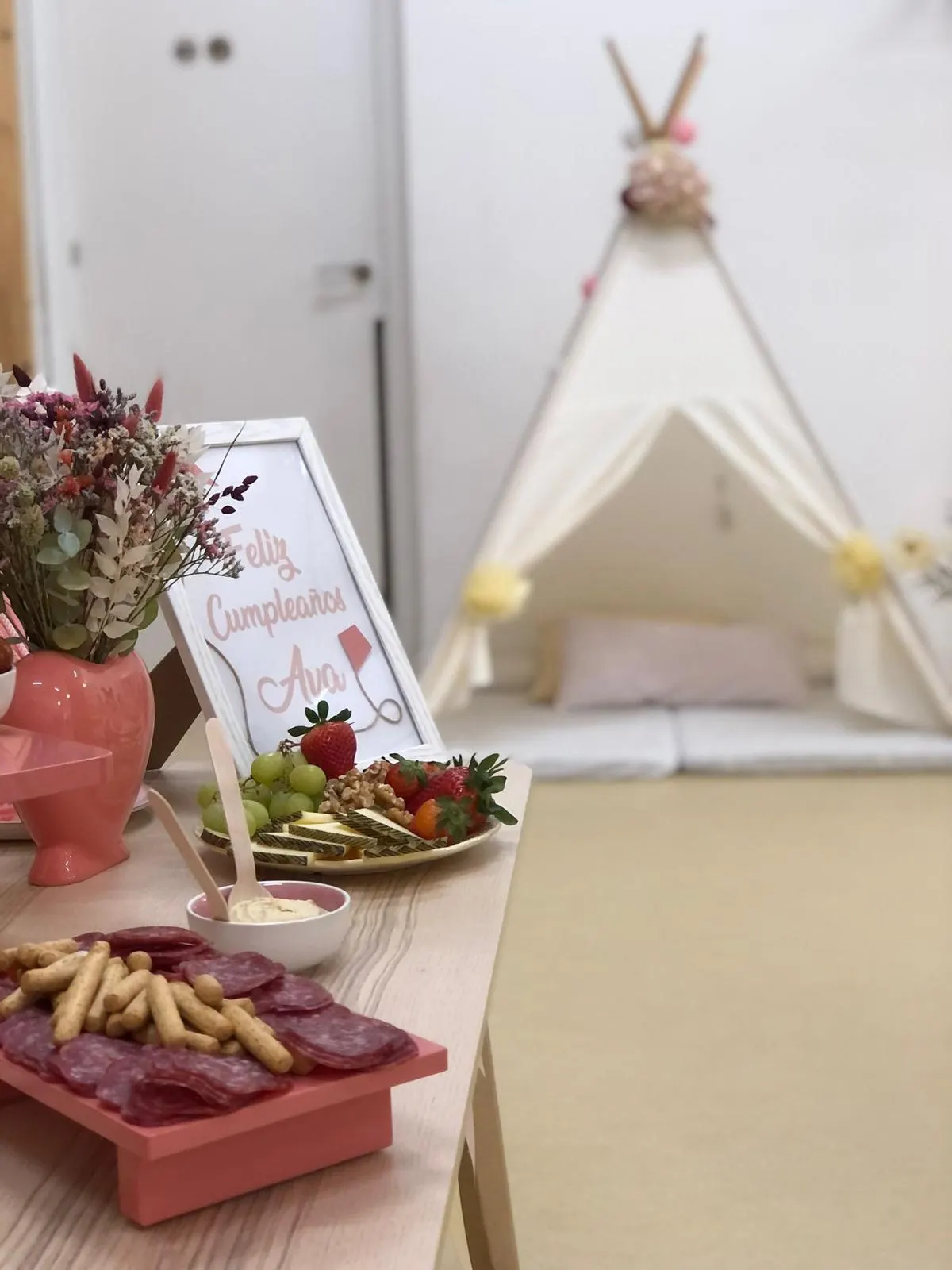 Muntatge de tipis per a una festa – muntatge 14