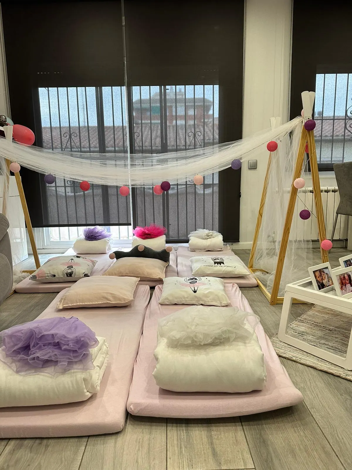 Muntatge de tipis per a una festa – muntatge 15