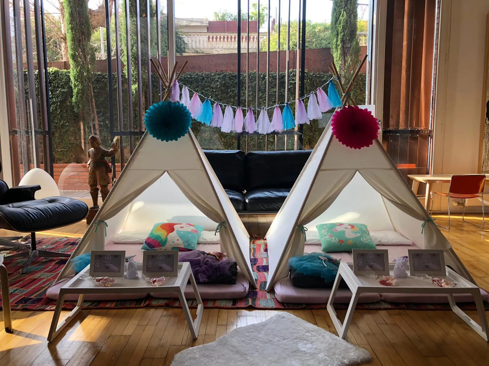 Muntatge de tipis per a una festa – muntatge 27