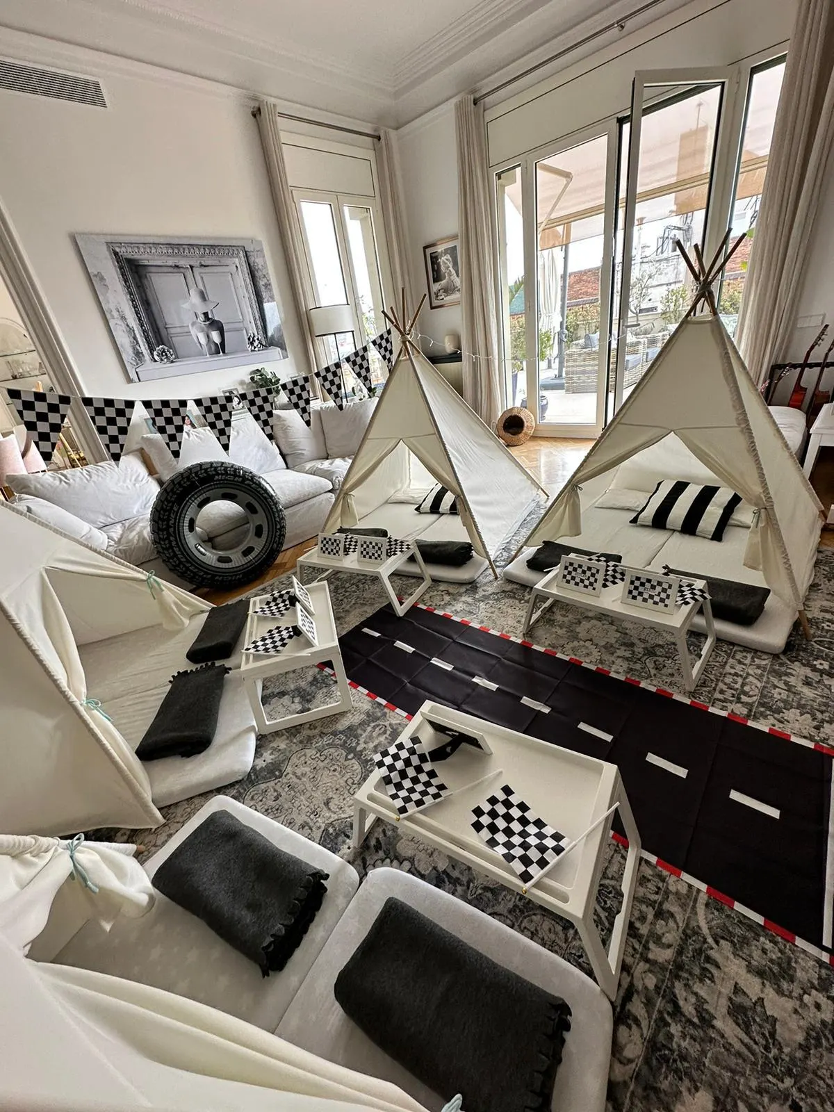 Muntatge de tipis per a una festa – muntatge 28