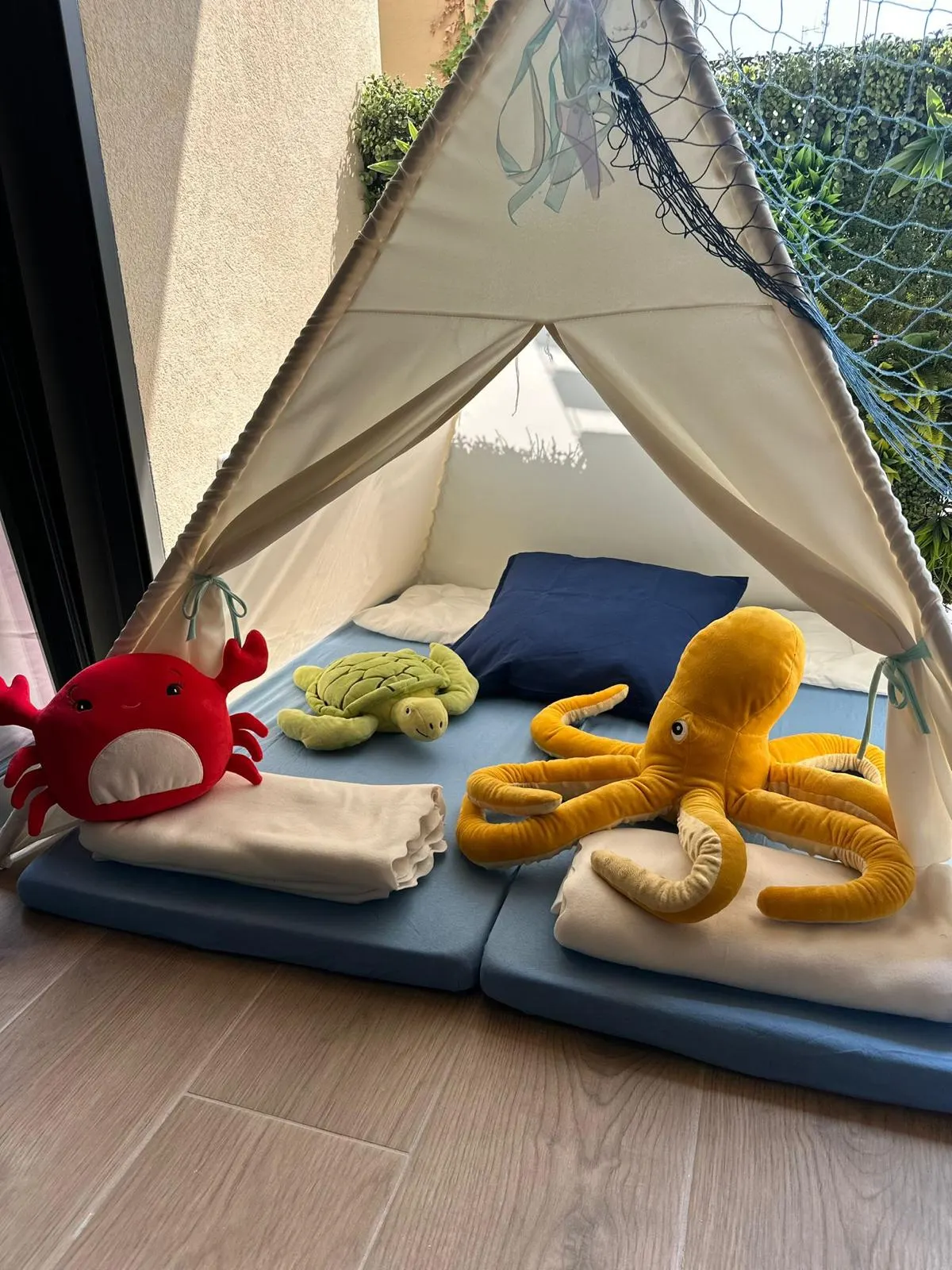 Tipi amb temàtica de fons marí – muntatge 1